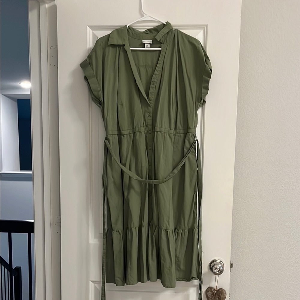 Elegant Green Button-Up Dress